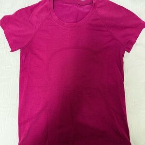 lululemon athletica Fuchsia Short Sleeve Tee